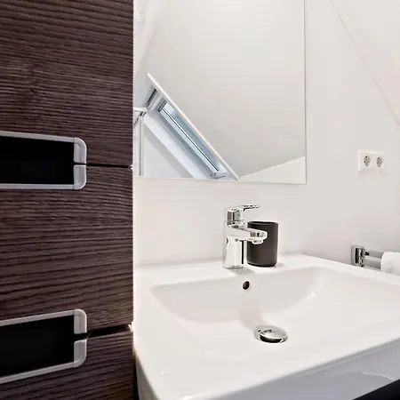 Modern Loft With Washer Smart Tv & Near Attractions Apartment *