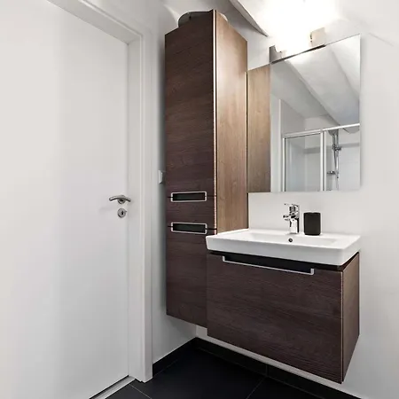 Modern Loft With Washer Smart Tv & Near Attractions Apartment